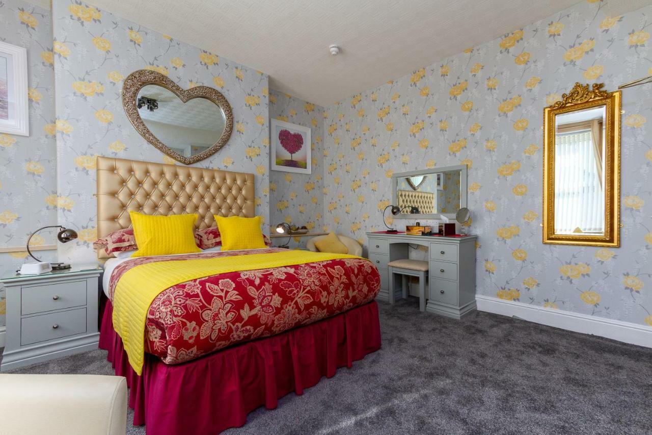 Valentine Lodge Over 21 Adult Couples Only 黑潭 外观 照片