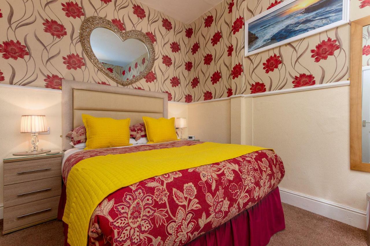Valentine Lodge Over 21 Adult Couples Only 黑潭 外观 照片