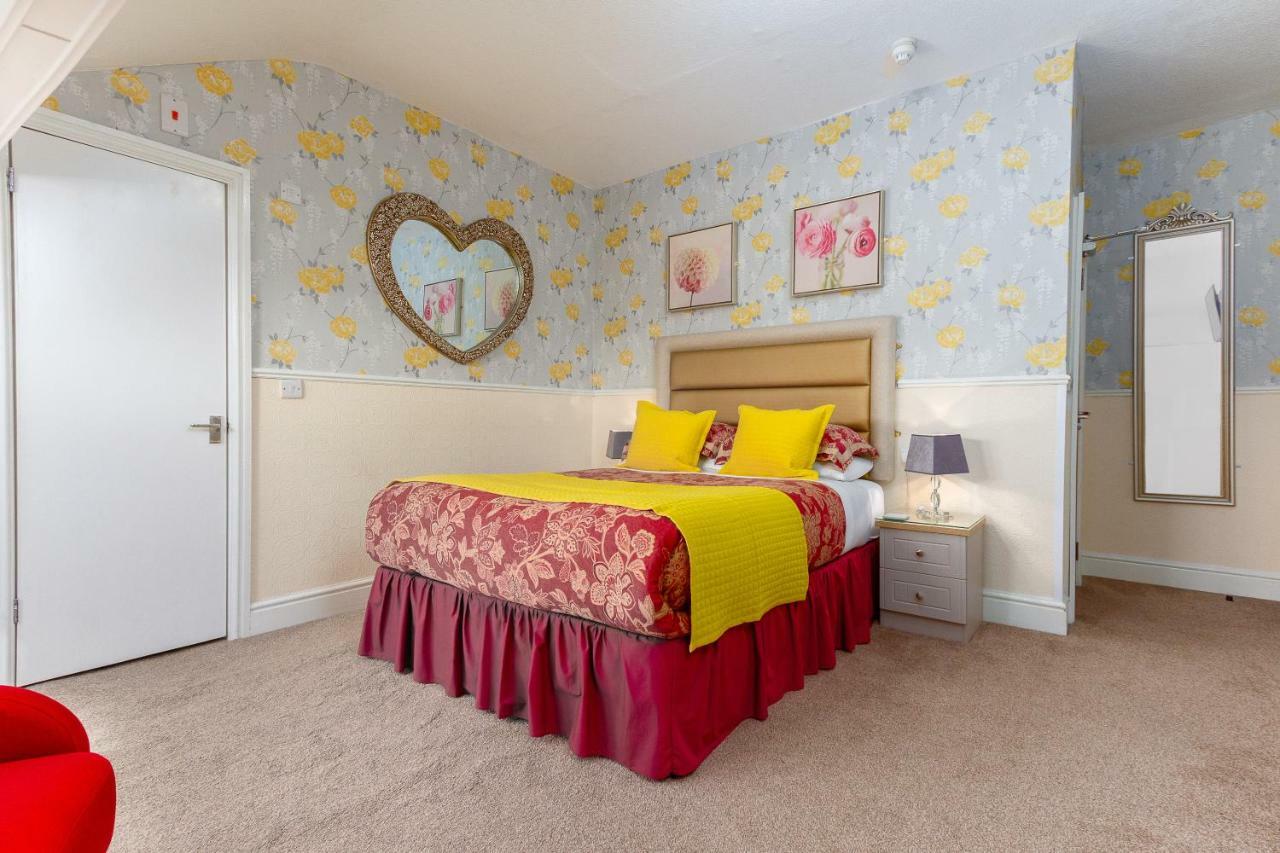 Valentine Lodge Over 21 Adult Couples Only 黑潭 外观 照片