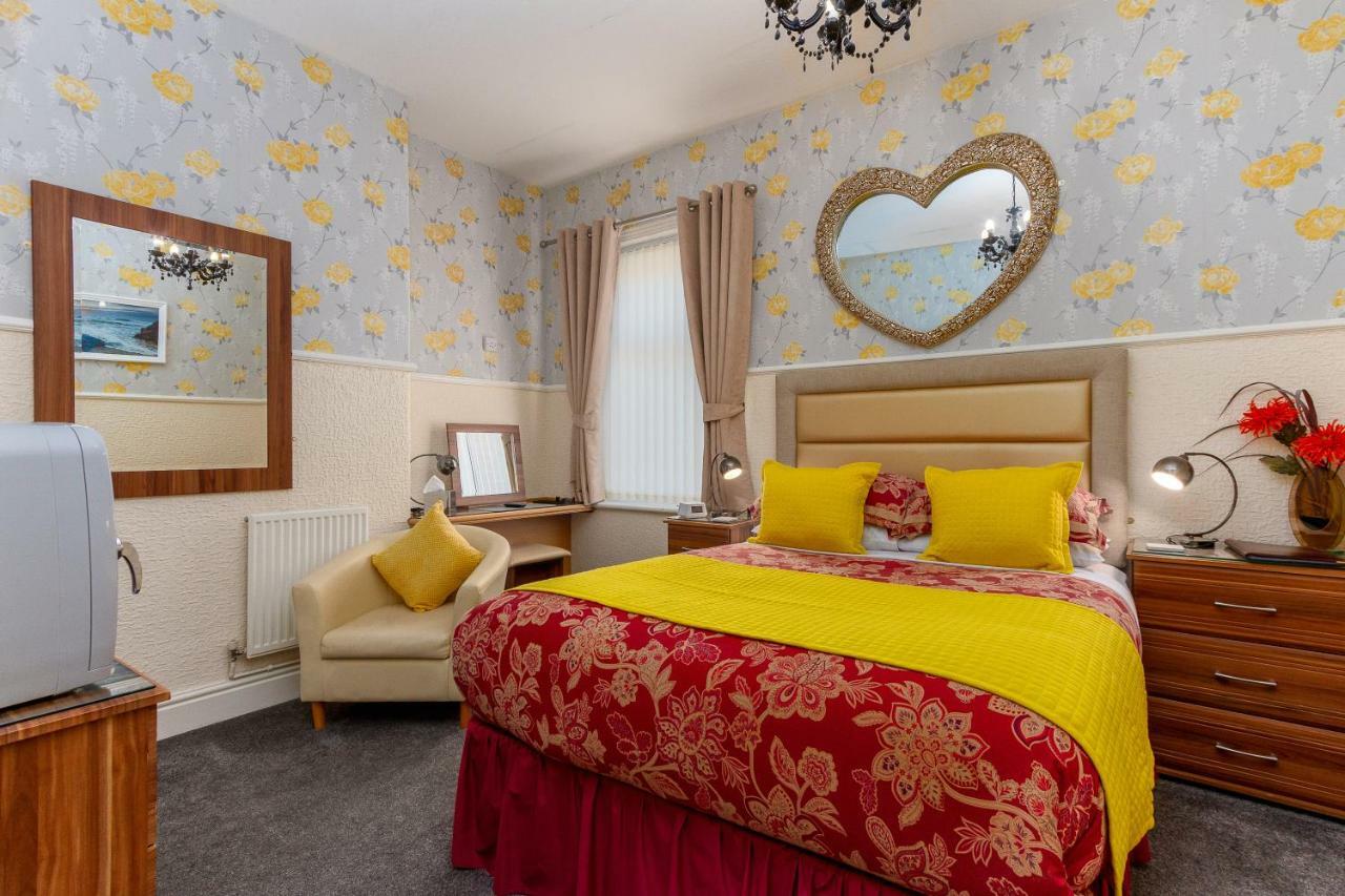 Valentine Lodge Over 21 Adult Couples Only 黑潭 外观 照片