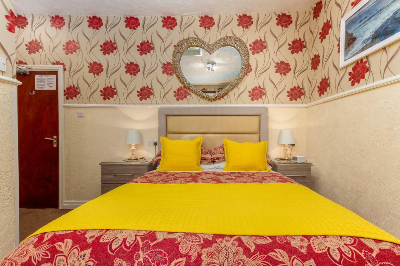 Valentine Lodge Over 21 Adult Couples Only 黑潭 外观 照片